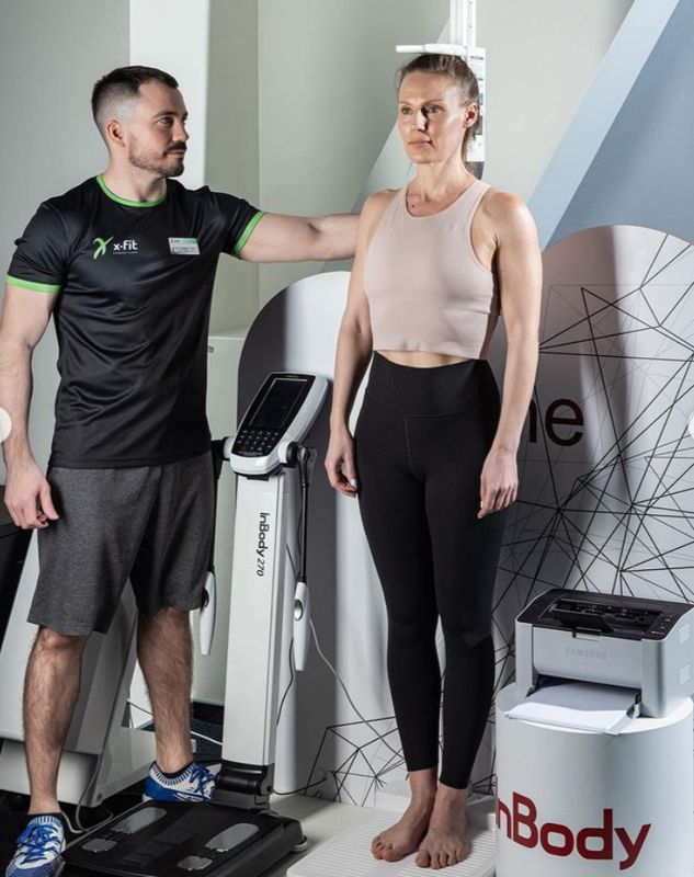 Тренер X-Fit в форме NERO SPORT в клубе